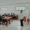 Kurikulum Tak Pernah Polos: Mitos Netralitas Pendidikan dan Kepentingan di Balik Pengetahuan yang Diajarkan