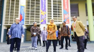 Lantik 65 Kepala Sekolah, Khofifah Minta Tingkatkan Kualitas Pendidikan