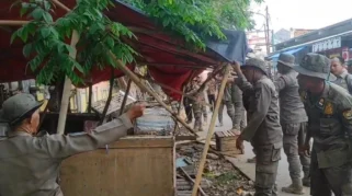 Lapak di Atas Drainase Pasar Blok F Dibongkar, 29 Pedagang Direlokasi ke Dalam Pasar