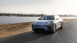 Lexus ES 350e Uji Coba: Cruiser Santai dengan Insting Protektif