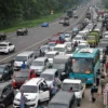 Libur Panjang, Antrean Kendaraan Mengular dari Tol Ciawi hingga Gadog, Volume Kendaraan Meningkat Signifikan