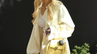 Lindsay Lohan Tampil Memukau dengan Tren Celana Bermuda di Lokasi Syuting Count My Lies
