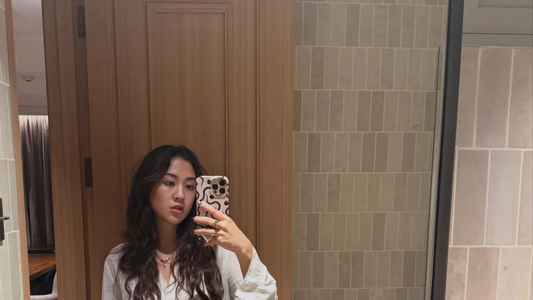 Lirik Lagu Simfoni Hitam Dipopulerkan oleh Sherina Munaf: Kisah Cinta yang Penuh Keraguan