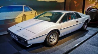 Lotus Esprit dan George MacKay: Ikon dan Wajah Baru James Bond di Tahun 2026