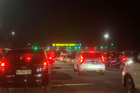 Macet di Tol Jagorawi Arah Bogor Malam Ini Ada yang Sampai Kehabisan Bensin, Pengendara Terjebak Berjam-jam