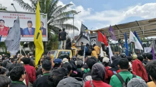 Mahasiswa Jember Turun Jalan, DPRD Janji Sampaikan Tuntutan ke Pemerintah Pusat