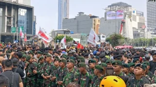 Mahasiswa UI Tetap Bergerak ke Bundaran HI Meski Tertahan Aparat, Bawa 5 Tuntutan untuk Pemerintah