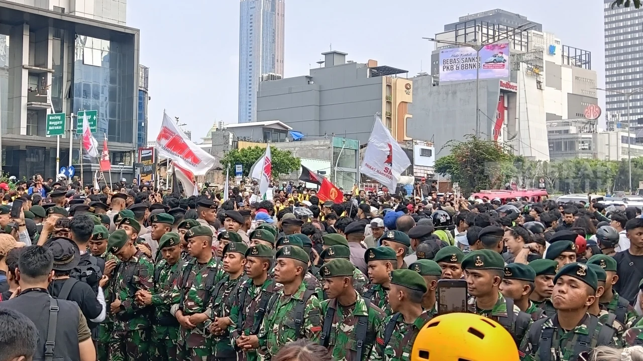 Mahasiswa UI Tetap Bergerak ke Bundaran HI Meski Tertahan Aparat, Bawa 5 Tuntutan untuk Pemerintah
