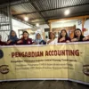 Mahasiswa Universitas Ciputra Makassar Gelar Edukasi Literasi Keuangan bagi Pelaku UMKM Warung Sop Kikil