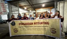 Mahasiswa Universitas Ciputra Makassar Gelar Edukasi Literasi Keuangan bagi Pelaku UMKM Warung Sop Kikil