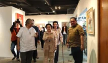 Megawati Kenang Masa Kecil Dibonceng Bung Karno Lewat Lukisan 'Kuantar ke Seberang'