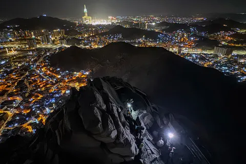 Menapaki Gua Hira, Tempat Bersejarah Turunnya Wahyu Pertama di Jabal Nur Makkah