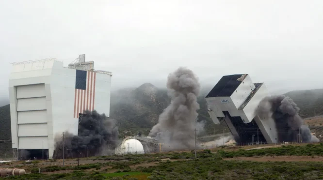 Menara Peluncuran Space Shuttle di California Diruntuhkan untuk SpaceX
