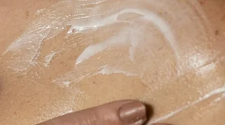 Mencampur Beberapa Sunscreen Sekaligus: Efektif atau Berisiko?
