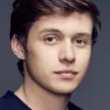 Mengenal Nick Robinson dan Hubungan Pribadinya yang Tetap Terjaga di Balik Kesuksesan Voicemails for Isabelle
