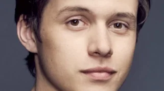 Mengenal Nick Robinson dan Hubungan Pribadinya yang Tetap Terjaga di Balik Kesuksesan Voicemails for Isabelle