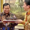 Menhan Jepang Hadiahi Prabowo Replika Kapal Perang Mikasa, Bahas Transfer Alutsista