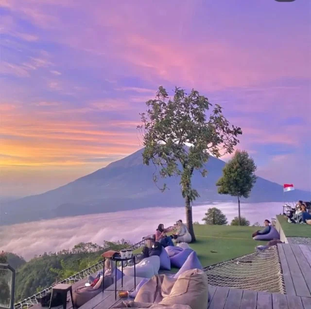 Menikmati Indahnya Kota Mulia dari Puncak Merah Putih, Negeri di Atas Awan Puncak Jaya