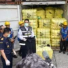 Menkeu Purbaya Sita 43 Kontainer Berisi Pakaian Bekas Ilegal di Tanjung Priok dan Kalbar