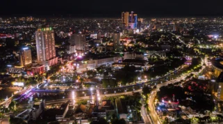 Menyusuri Gemerlap Kalimas: Sisi Romantis Kota Surabaya di Kala Malam