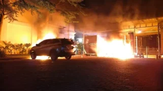 Mobil dan Dua Motor di Area Parkir Citraland Kertapati Terbakar, Pelaku Diduga ODGJ Diamankan Security