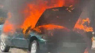 Mobil Sedan Terbakar di Pamekasan, Keluarga Selamat