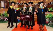 Momen Bahagia Keluarga Anang Hermansyah Wisuda Bersama di Universitas Airlangga