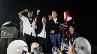 Momen Dasco Naik Mobil Komando Demo Mahasiswa, Teriak 'Hidup Rakyat Indonesia'
