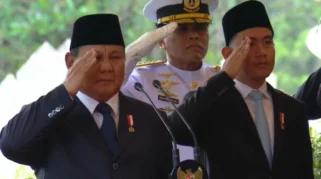 Momen Haru: Prabowo Hadiri Persemayaman Ryamizard, Negara Beri Penghormatan Militer Tertinggi