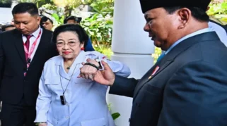 Momen Presiden Prabowo Gandeng Tangan Megawati Usai Upacara Harlah Pancasila yang Menghangatkan Hati Bangsa