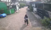 Nyamar Pakai Baju Wanita, Pria di Tangerang Curi Mobil Tetangga