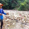 Operasi Pembersihan Sungai Cibanten: 15 Ton Sampah Berhasil Diangkut, Satu Titik Kritis Masih Tersisa