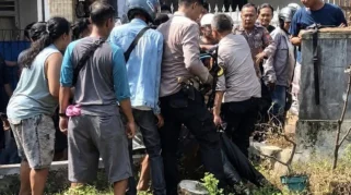 Panik diamuk massa, pelaku maling motor di Indramayu loncat ke sungai