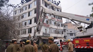 Para Muslim Jadi Pahlawan Kebakaran Hotel di Delhi, Selamatkan Puluhan Jiwa