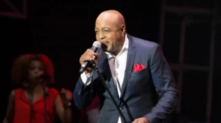 Peabo Bryson, Penyanyi Legendaris Disney, Tutup Usia di Usia 75 Tahun