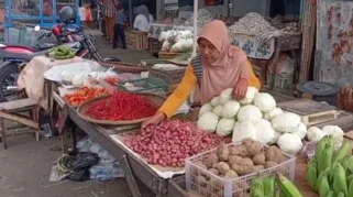 Pedagang Bumbu Dapur di Pandeglang Keluhkan Kenaikan Harga, Omzet Turun Hingga 50 Persen