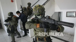 Pelibatan TNI dalam Penanganan Aksi Dikecam: Mahasiswa Bukan Musuh Negara!