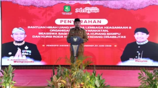 Pemkab Sumenep Salurkan Hibah, Beasiswa, dan Kursi Roda untuk Warga