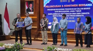 Pemprov Jatim Gelontorkan 81 Ribu Beasiswa SMA/SMK Swasta untuk Ringankan Beban Pendidikan