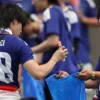 Pendukung Jepang yang Bersih-bersih Stadion Dikritik Perempuan: Lakukan Juga di Rumah Tanggamu!
