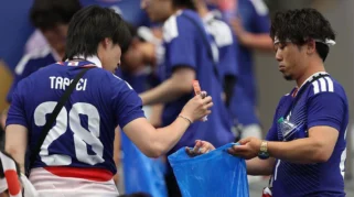 Pendukung Jepang yang Bersih-bersih Stadion Dikritik Perempuan: Lakukan Juga di Rumah Tanggamu!