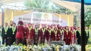 Pentas Seni Meriahkan Pelepasan Siswa Kelas VI SDN Dukuhsari 1, Kepala Desa Beri Saweran