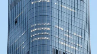 Pesawat Kecil Tabrak Gedung Tertinggi Beijing, Satu Tewas