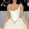 Pesona Dua Lipa dengan Gaun Chanel Bersejarah di Pernikahan Mewah di Sisilia