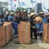 Petani dan Masyarakat Adat Gelar Aksi '1.000 Caping' di Depan DPR, Tuntut Reforma Agraria