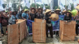 Petani dan Masyarakat Adat Gelar Aksi '1.000 Caping' di Depan DPR, Tuntut Reforma Agraria