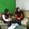Petugas SE di Daerah Perbukitan Kota Batu Datangi Warga hingga Malam Hari untuk Optimalkan Pendataan
