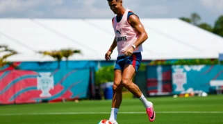 Piala Dunia 2026: Alan Shearer Minta Ronaldo Lebih Mawas Diri di Usia 41 Tahun