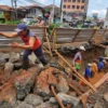 Pilu Pasutri Lansia Terperosok Lubang Proyek Gorong-gorong, Satu Tewas, Edy Sempat Cari Sang Istri