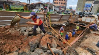 Pilu Pasutri Lansia Terperosok Lubang Proyek Gorong-gorong, Satu Tewas, Edy Sempat Cari Sang Istri